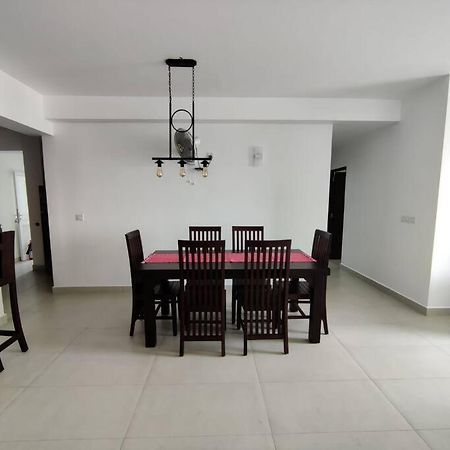Modern Apartment In Close Proximity To The Beach 콜롬보 외부 사진