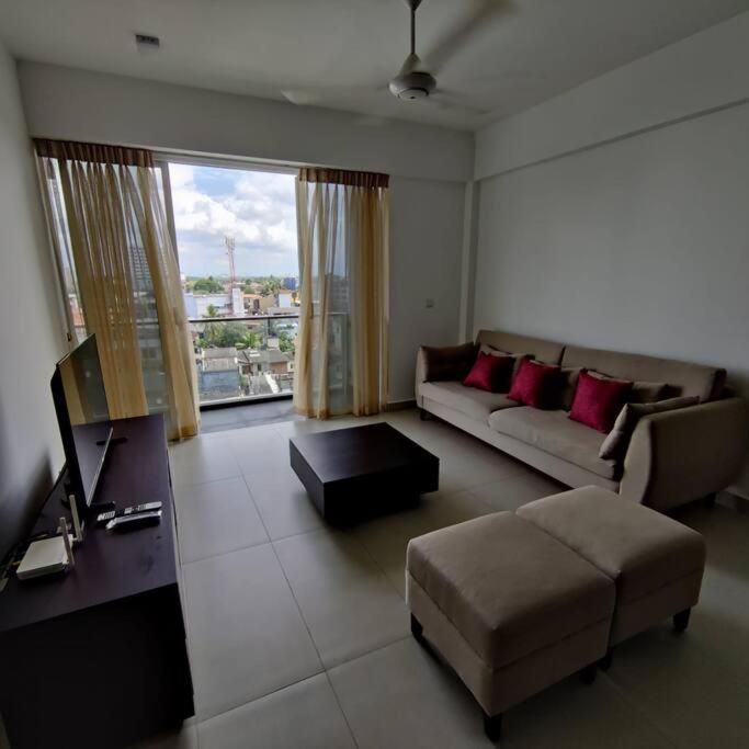 Modern Apartment In Close Proximity To The Beach 콜롬보 외부 사진