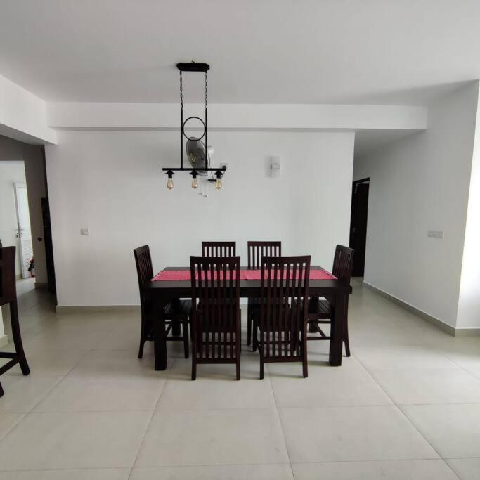 Modern Apartment In Close Proximity To The Beach 콜롬보 외부 사진