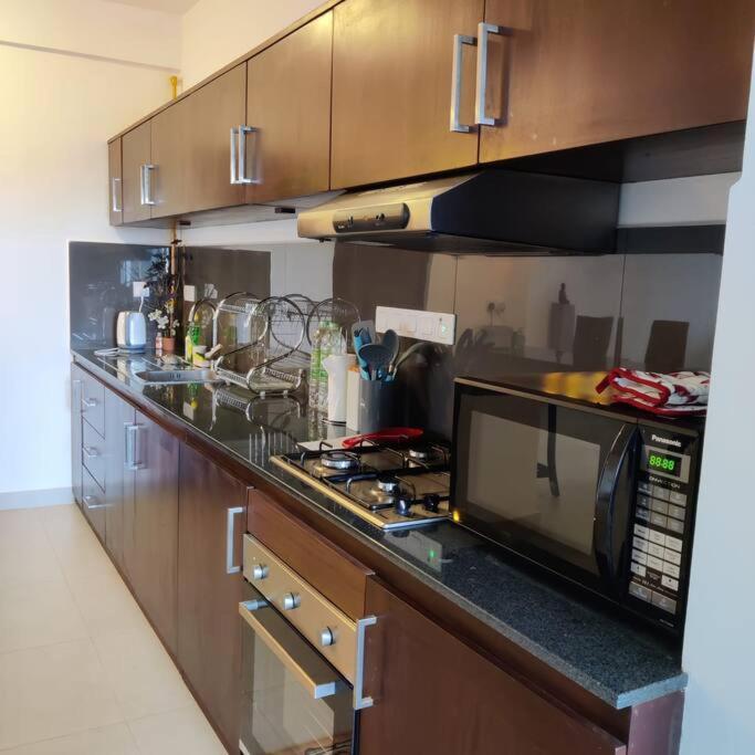 Modern Apartment In Close Proximity To The Beach 콜롬보 외부 사진