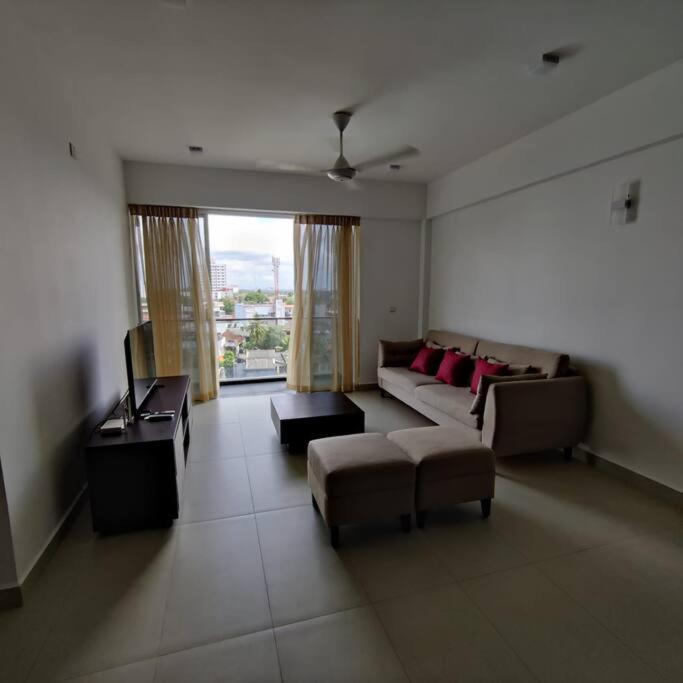Modern Apartment In Close Proximity To The Beach 콜롬보 외부 사진